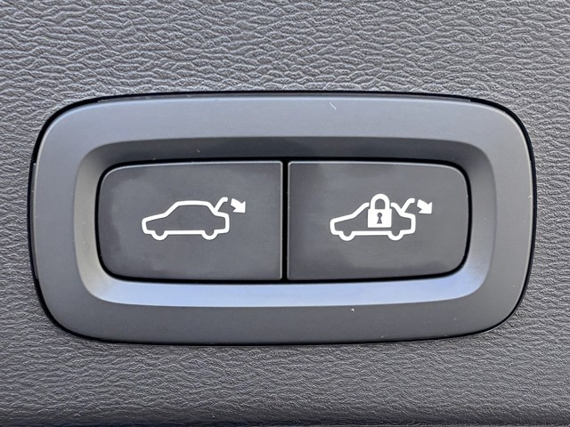 Volvo XC40 T4 PHEV Recharge Core Auto 155 kW (211 CV)